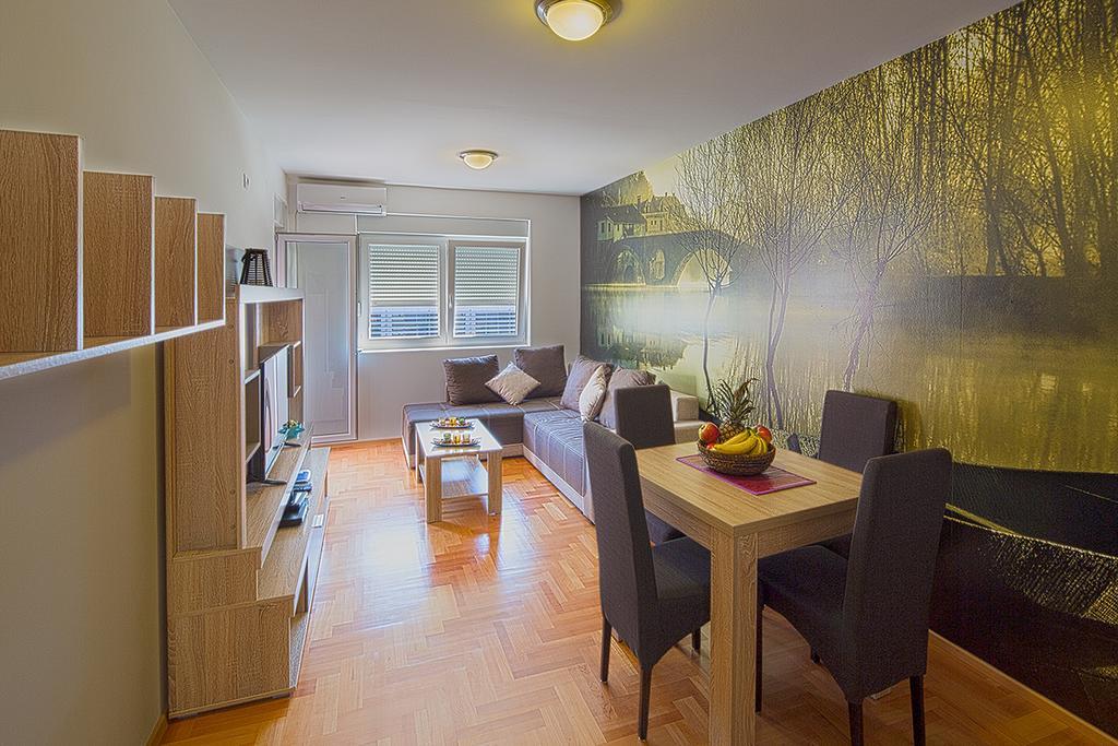 Apartment S&s *