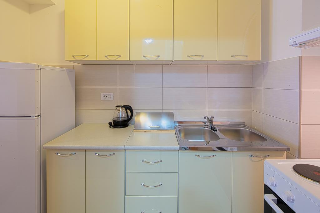Apartment S&s *