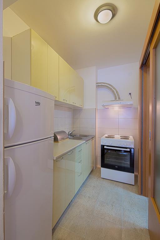 Apartment S&s *