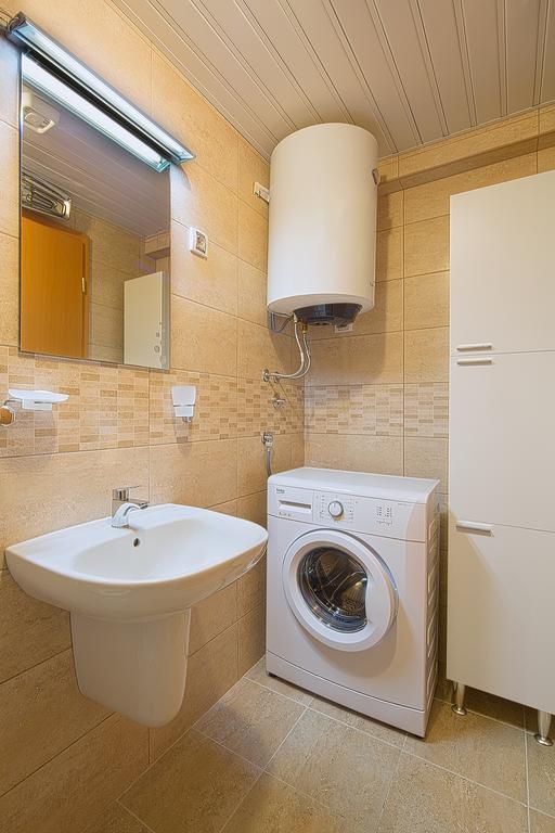 Apartment S&s *